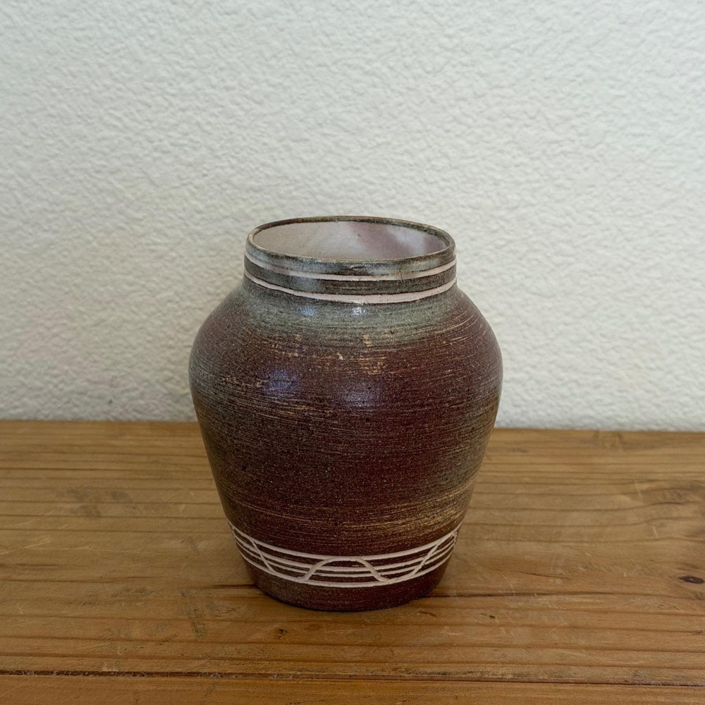 Studio‎ Pottery Vase MCM Signed Stoneware Handmade Sgraffito Iron Glaze Vase